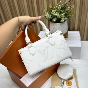 MN76900-white